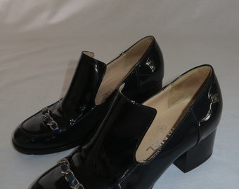 Chanel Loafer - Authentic Chanel Patent Leather Loafer in black / Vintage shoe (IT 35)