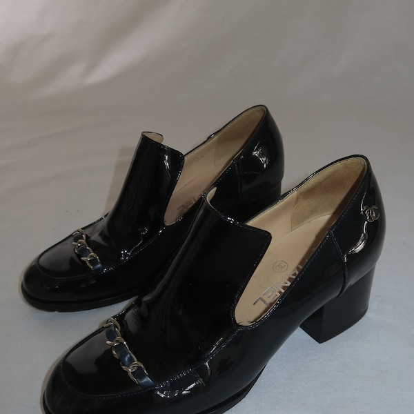 Chanel Loafer - Authentic Chanel Patent Leather Loafer in black / Vintage shoe (IT 35)