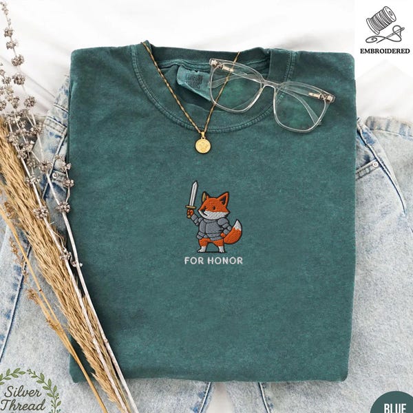 Camisa bordada de caballero zorro con espada, colores cómodos, linda camisa de zorro medieval, divertida camiseta de feria renacentista, camiseta de misión secundaria