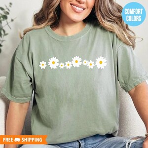Daisy Flowers Comfort Colors Shirt, Botanical Boho Shirt, Wildflower Shirt, Gardener Shirt, Plant Shirt, Retro Floral Shirt
