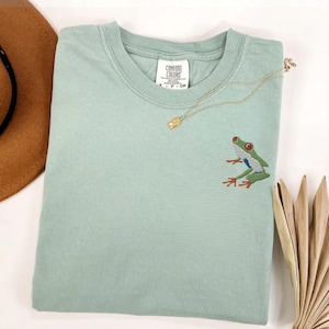 Tree Frog Comfort Colors Embroidered Shirt, Frog Shirt, Frog Lover, Frog Lover Gift, Red Eyed Tree Frog, Nature Shirt, Nature Lover