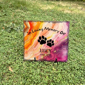 Personalisierte Marmor Haustier Gedenktafel, Pfotenabdruck Hund Kopfstein, Haustier Gedenkgeschenk, Hunde Grabstein, In Erinnerung an Garten Grabstein