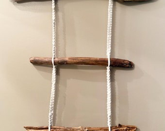 Manta/toallero de madera flotante y macramé, arte de textura funcional para colgar en la pared