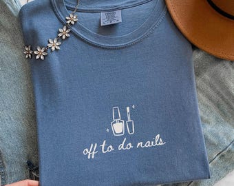 T-shirt Nail Tech Comfort Colors® : Cadeau pour prothésiste ongulaire, Cadeau pour la fête des mères des prothésistes ongulaires, T-shirt mignon pour manucure