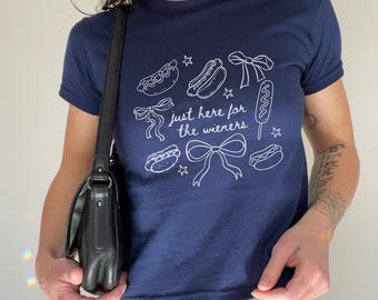 Camiseta de bebé Hot Dog de EE. UU. del 4 de julio, camiseta de bebé Just Here For the Wieners, camiseta Hot Dog de EE. UU. de los 90, ropa Y2K de EE. UU., camiseta Y2K del 4 de julio de América