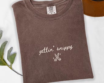 T-shirt humoristique pour coiffeur(se) : Cadeaux amusants pour coiffeurs et coiffeuses, T-shirts pour étudiants en cosmétologie, Cadeau pour diplômé(e) en cosmétologie