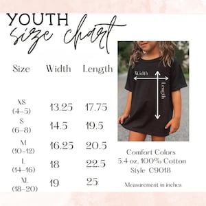 K&ouml;nnte beinhalten: Gr&ouml;&szlig;entabelle f&uuml;r T-Shirts f&uuml;r Kinder mit Ma&szlig;en in Zoll f&uuml;r die Gr&ouml;&szlig;en XS (4-5) bis XL (18-20). Die Tabelle zeigt die Breiten- und L&auml;ngenma&szlig;e f&uuml;r jede Gr&ouml;&szlig;e. Comfort Colors 5.4 oz. 100% Baumwolle Style C9018.