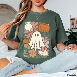 Boho Halloween Comfort Colors® Shirt, Boho Ghost Shirt, Floral Ghost Comfort Colors® Shirt, Cute Retro Halloween Shirt, Retro Ghost Shirt Moss