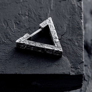 PENDIENTES ÚNICOS, Pendiente de plata para hombres, Pendiente triangular, Pendiente geométrico ligero para hombres, Regalo de pendiente de diseñador de declaración para amigos imagen 3