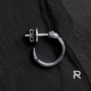 SNAKE Minimalist Male Stud Earrings - Sleek Silver Hoops for Men, Trendy Round Design, Ideal Gift for Stylish Guys