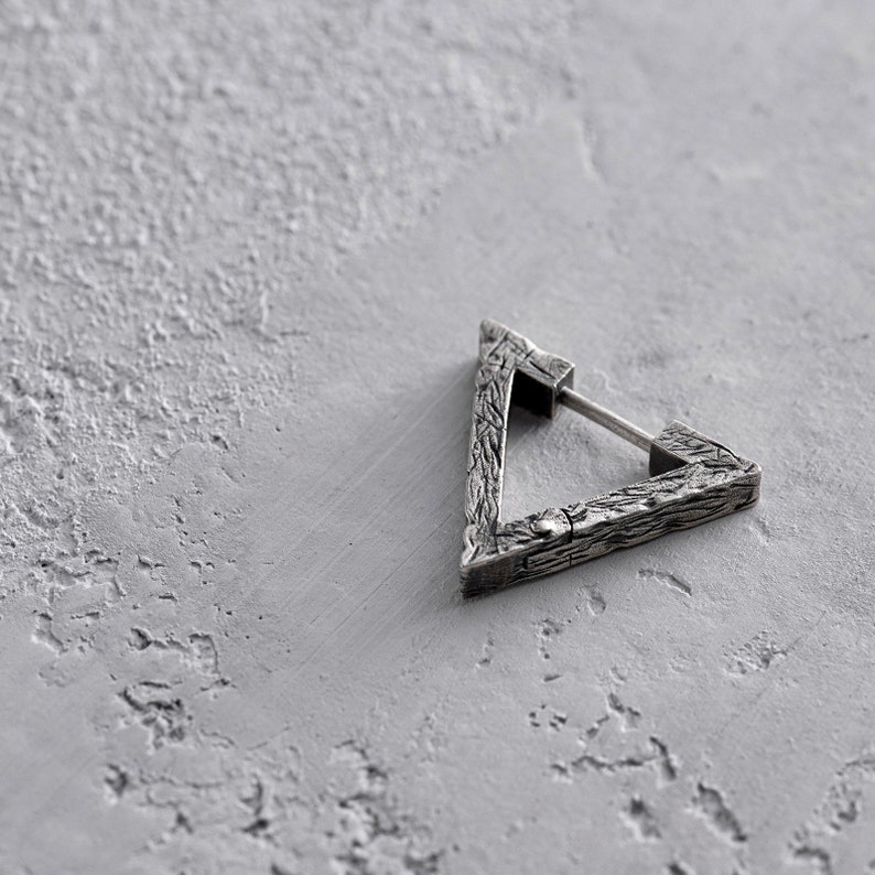 PENDIENTES ÚNICOS, Pendiente de plata para hombres, Pendiente triangular, Pendiente geométrico ligero para hombres, Regalo de pendiente de diseñador de declaración para amigos imagen 9