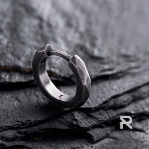 PENDIENTE ÚNICO, Pendiente de Plata, Pendiente de Plata FLASH, Pendiente Texturizado - Regalo Único para Hombres