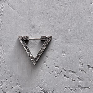 PENDIENTES ÚNICOS, Pendiente de plata para hombres, Pendiente triangular, Pendiente geométrico ligero para hombres, Regalo de pendiente de diseñador de declaración para amigos imagen 7