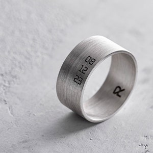 Anillo de plata esterlina con grabado personalizado: Joyas personalizadas con nombre y fecha