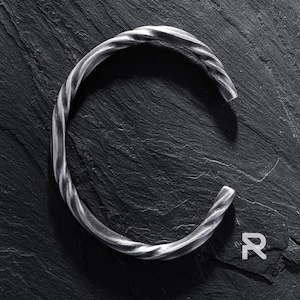 TWISTED Men&#39;s Vintage Silver Cuff Bracelet – Antique-Inspired Sterling Silver Jewelry, Timeless Style, Ideal Gift for Men,Unique Silver Cuff