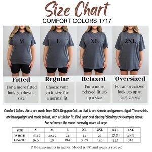 May include: Size chart for Comfort Colors 1717 shirts. The chart shows how the shirts fit, from fitted to oversized, with size examples. Measurements are in inches, with width and length provided for each size, from S to 4XL.