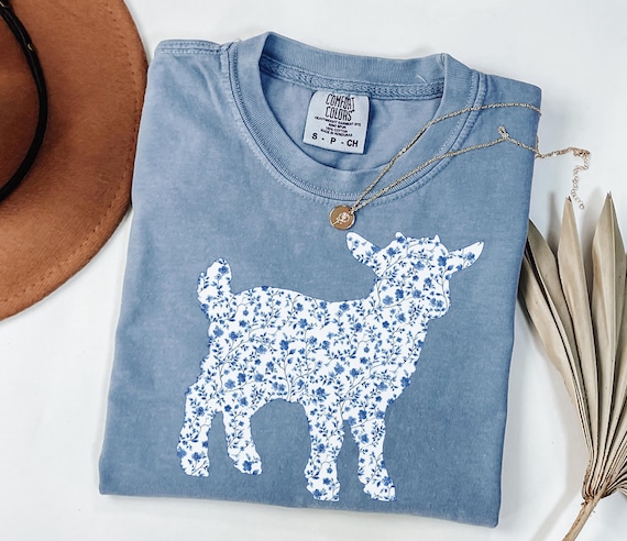 Comfort Colors Floral Baby Goat Shirt Vintage Farm Animal Tee for Women or Girls, Blue Boho Wildflower Graphic, Cute Goat Kid Lover Gift