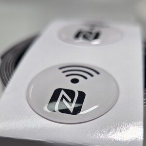 NFC Labels, NTAG213 Tag Sticker 144 Bytes Writable Memory, Fully Programmable Decals for Apple, Android, Home Automation NFC-Enabled Devices
