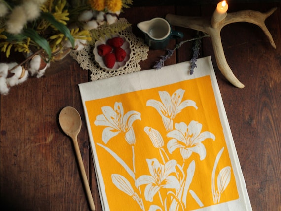 Handcrafted Botanical Floral Cotton Tea Towel: Absorbent Kitchen Decor, Housewarming Gift