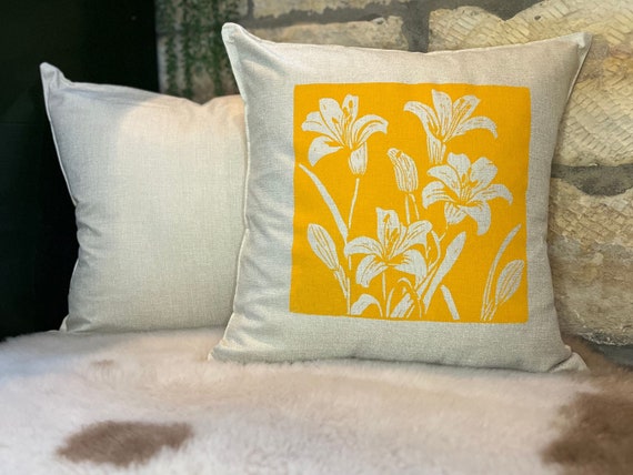 Floral Lily Linen Cushion Cover with Zipper for Fall Decor