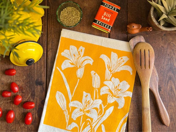 Handcrafted Botanical Floral Cotton Tea Towel: Absorbent Kitchen Decor, Housewarming Gift