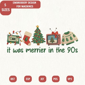 Puede incluir: Un diseño de bordado para máquinas que incluye un casete con luces navideñas, un calcetín, un árbol de Navidad, un televisor antiguo y un suéter. El texto dice, it was merrier in the 90s. Incluye formatos de archivo DST, EXP, JEF, PES y VP3.