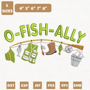 以下が含まれることがあります： 緑色の「O-FISH-ALLY」の文字と、釣り竿から吊り下げられた釣り関連の要素が特徴の刺繍デザイン。帽子、魚、ベスト、ルアー、ブーツ、リール、バケツが含まれています。サイズは10cm、13cm、15cm、18cm、20cmです。