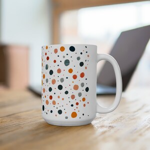 水玉模様のセラミックマグ | 15 オンスの白いカップ | クラシックなドット模様のデザイン | 元気が出る朝のコーヒーギフト | モダンな模様のドリンクウェア