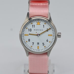 watch, analog watch, nylon strap, leather strap, vontage watch, pulse watch