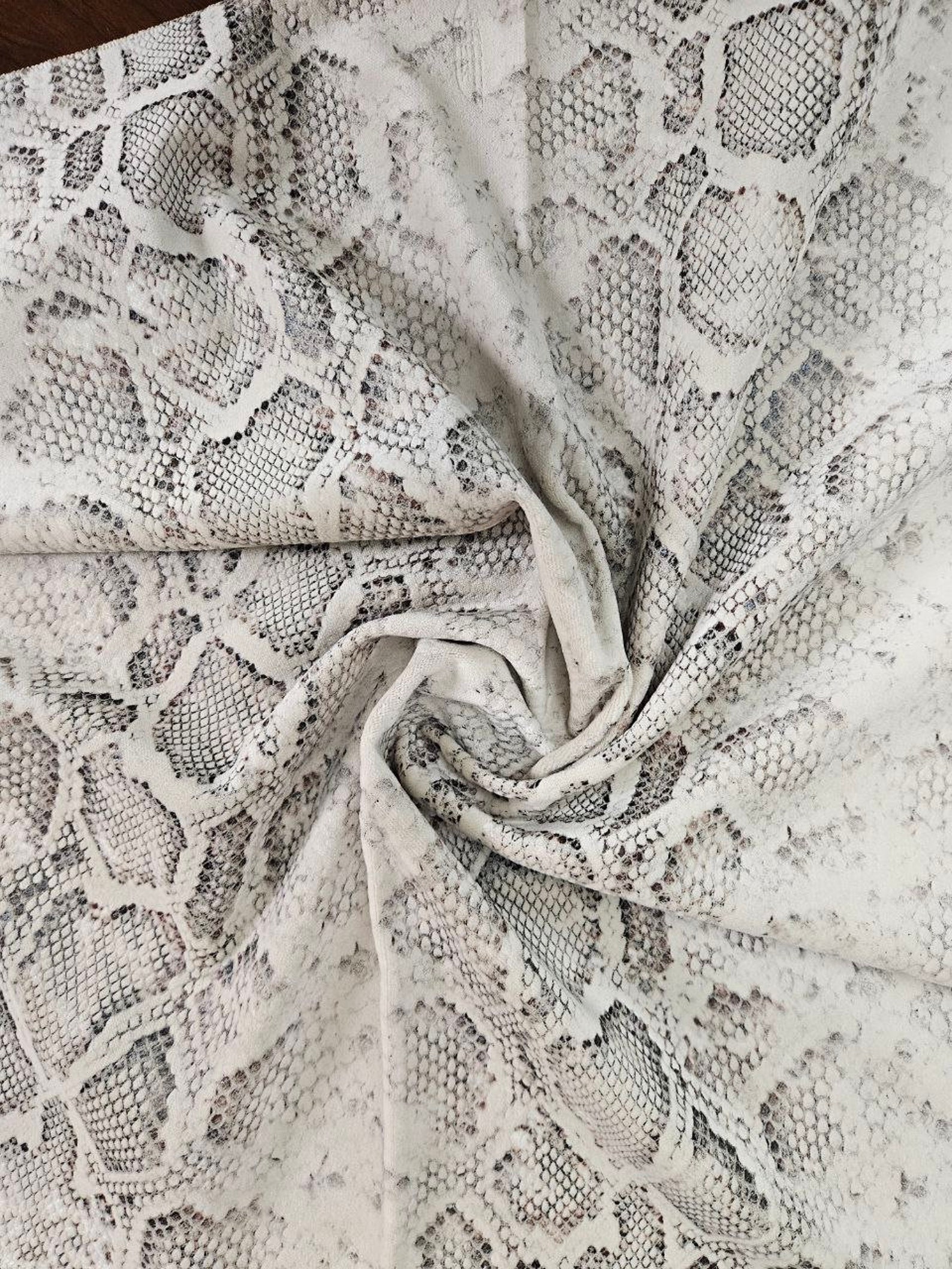Pindler Exclusive Fabric Sample Python 26"x26" - Etsy