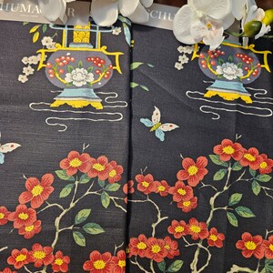 Schumacher Fabric Sample Ming Vase 16.5 × 16.5