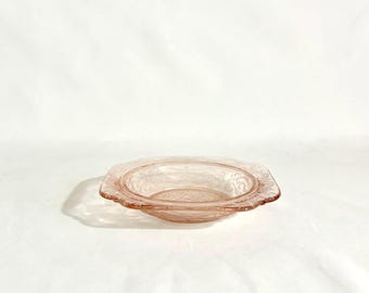 Beurrier vintage en verrerie rose | Vide-poches ou plateau à parfums, table basse carrée unique, décor de dopamine et bougeoir