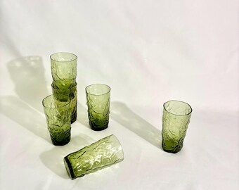 Vasos de vidrio arrugado verde de estilo moderno de mediados de siglo / Juego de 6 vasos de cóctel para carrito de bar MCM / Vajilla vintage para servir y comer