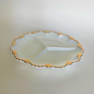 plateau à relish divisé en verre de lait Fire-King vintage | Garniture en Or Anchor Hocking, Années 1940-60, Vaisselle élégante | Ustensiles de cuisine à collectionner