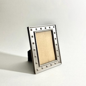 Marco de fotos pequeño vintage en peltre plateado / Foto de 3,5 x 5 pulgadas / Marco para bodas o compromisos / Decoración minimalista para mesa de centro o estantería
