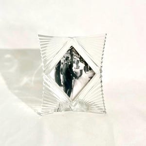 Vintage glasram i art déco-stil | Flytande ram för förlovning från 90-talet | Bokhylla, modernt soffbord, entrébord eller sidobordsdekor