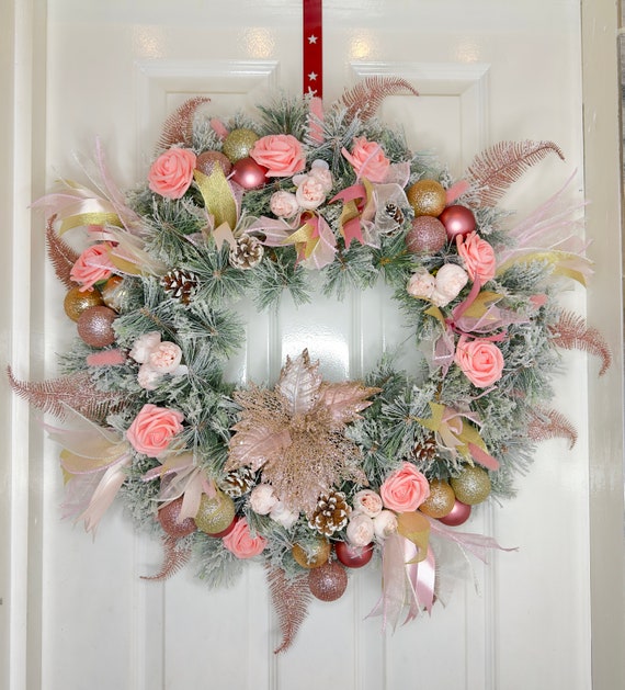 Weihnachtskranz mit Rosen und Christbaumkugeln - Türkranz - Türkranz - Türkranz