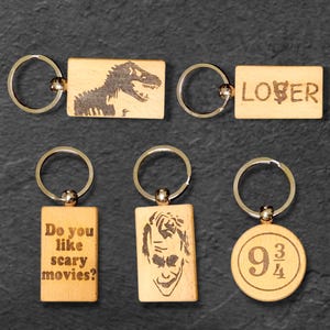 Porte-clés en bois brûlé : images recto-verso - Films emblématiques