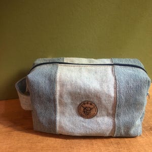 upcycled levi's toilettas met 2 ritsvakken.