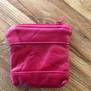 pequeña cartera roja reciclada de cuero suave y flexible, cartera de cuero, cartera de cuero reciclado,