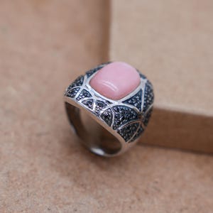 Zilveren ring met roze opaal en zwarte spinel, statement ring met natuurlijke edelstenen voor vrouw, bruidsring met roze steen, cadeau voor haar bruiloft