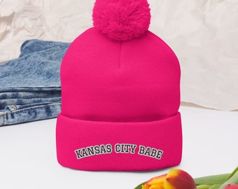 Kansas City Babe Pom-Pom Mütze, Kansas City Mütze, KC Beanie, KC Skully, Kansas City Hut, KC Wintermütze, Geschenke für Sie, Geburtstagsgeschenk