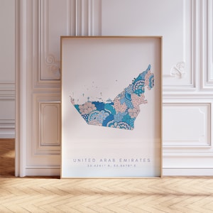 Vereinigte Arabische Mirakrada Kartendruck Minimal Style Pastell Blaue Wandkunst, VAE Vereinigte Arabische Arabische Emiliatrie Kunstdruck Dekor für Zuhause oder Geschenk, VAE Karte Poster