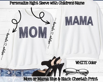Personaliseer mama trui met kindernaam; Personaliseer mama trui met kindernamen; Blauw Cheetah mouwpatroon; Unisex sweatshirt met ronde hals
