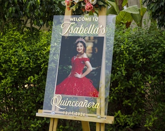 Personalisiertes Quinceanera Willkommensschild: Gefrostetes Acryl, 3D-Schriftzug