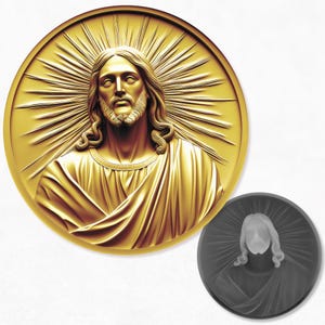 Op de afbeelding: Een gouden reliëfsculptuur van Jezus Christus, met stralen van licht die uit zijn hoofd komen. Het kunstwerk toont gedetailleerde gelaatstrekken en vloeiende gewaden. Er is ook een kleinere, grijswaardenversie van de sculptuur aanwezig.