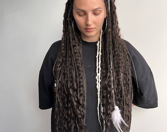 Rastas sintéticas marrón oscuro, mezcla de trenzas boho con plumas, juego completo de 50 piezas DE