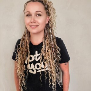 Dreadlocks sintetici ricci a doppia estremità - Extension con effetto ombré dal castano scuro al biondo caramello