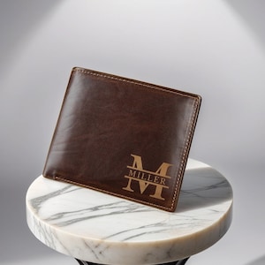 Cartera de cuero personalizada para hombre, cartera con nombre personalizado, cartera grabada a mano, regalos para papá, regalos del día de San Valentín para él, regalo de aniversario