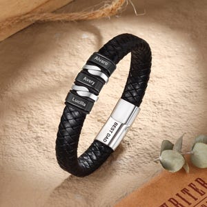 Gepersonaliseerde vaderarmband met kindernamen, gegraveerde leren armband voor mannen, aangepaste familienaamsieraden, Vaderdagcadeau voor hem, echtgenoot